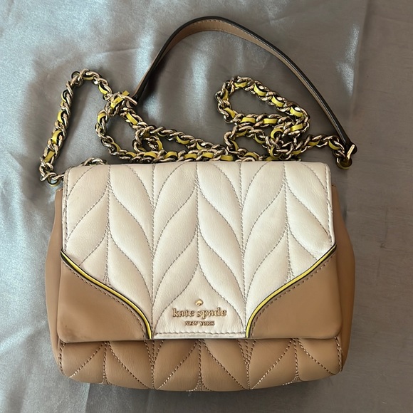 Kate Spade crossbody cream & tan with gold chain straps - Picture 5 of 11